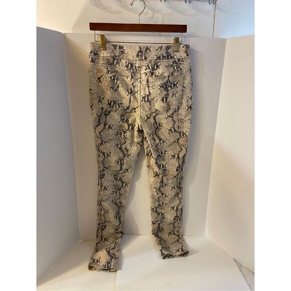 Chicos Jeggings size 6 gray snake print size .05 - Picture 2 of 6